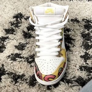 Nike
Dunk High PRM DLS SB QS 
“De La Soul”